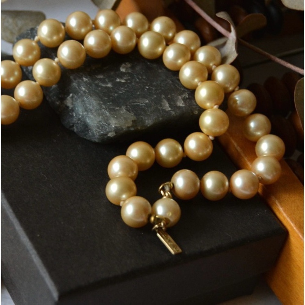 Vintage Signed Marvella Hidden Pearl Clasp Glass Faux Pearl Strand Necklace